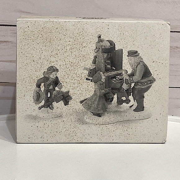 DEPARTMENT 56 - Christmas Bazaar Toy Vendor-Heritage Village-New England Village - Picture 8 of 9